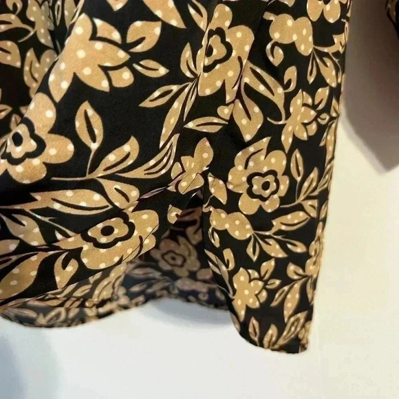 Women’s size, large petite Ann Taylor blouse. Great pre-on condition. - Picture 4 of 8